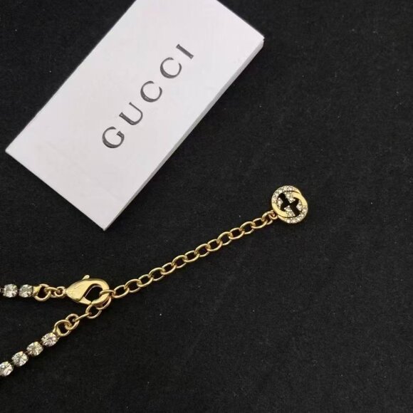 Gucci Bee Pearl Necklace, A Luxurious and Shining Choice - Picture 3 of 4